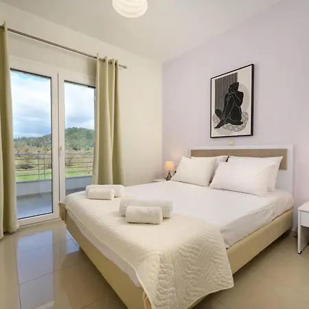 Aliki's Luxury With View, Pet Friendly!