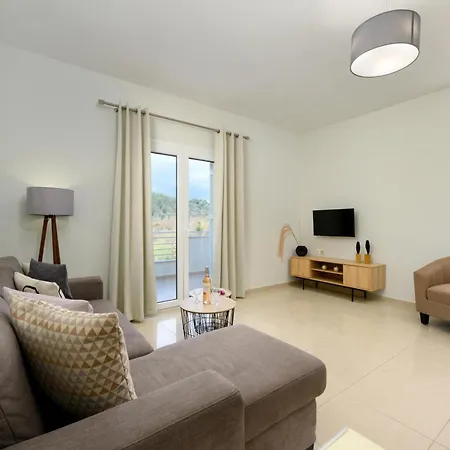 Aliki's Luxury With View, Pet Friendly! * Vátos